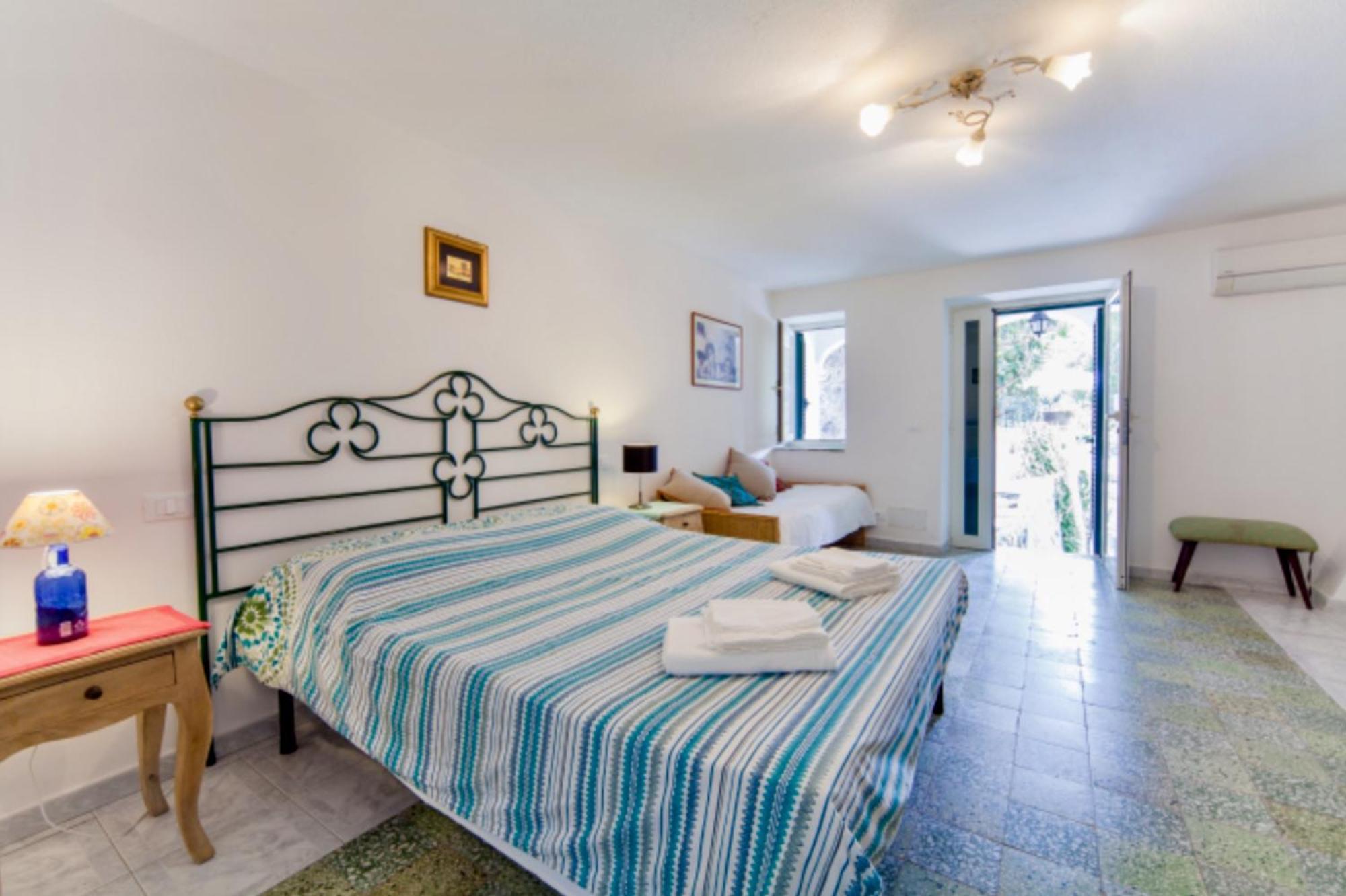 Villa Vincenzo Di Meglio Barano dʼIschia Habitación foto